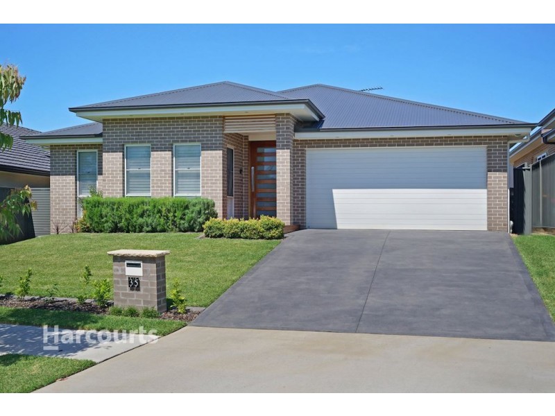 35 Swansona Avenue, Mount Annan NSW 2567