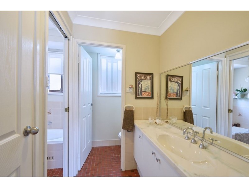 16 Corunna Avenue, Leumeah NSW 2560