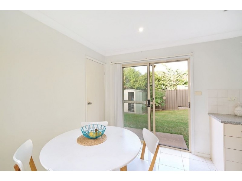 2/47 Frontignan Street, Eschol Park NSW 2558