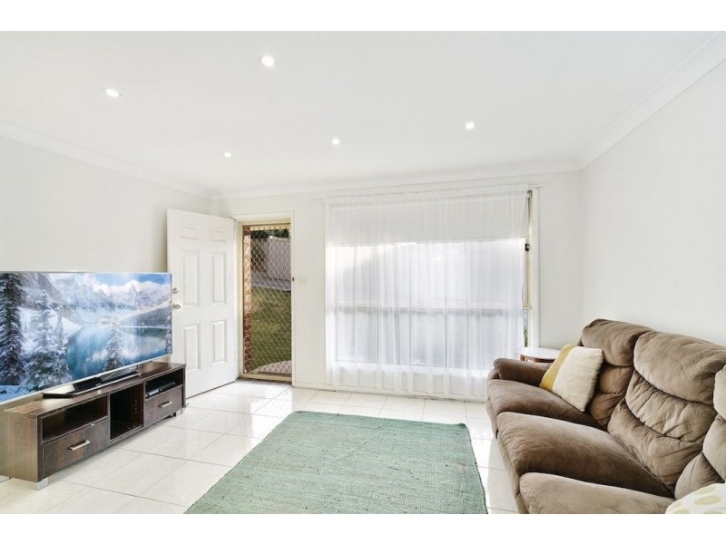 2/47 Frontignan Street, Eschol Park NSW 2558