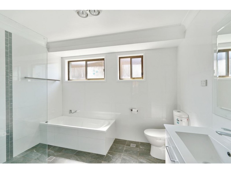 52 Clennam Avenue, Ambarvale NSW 2560