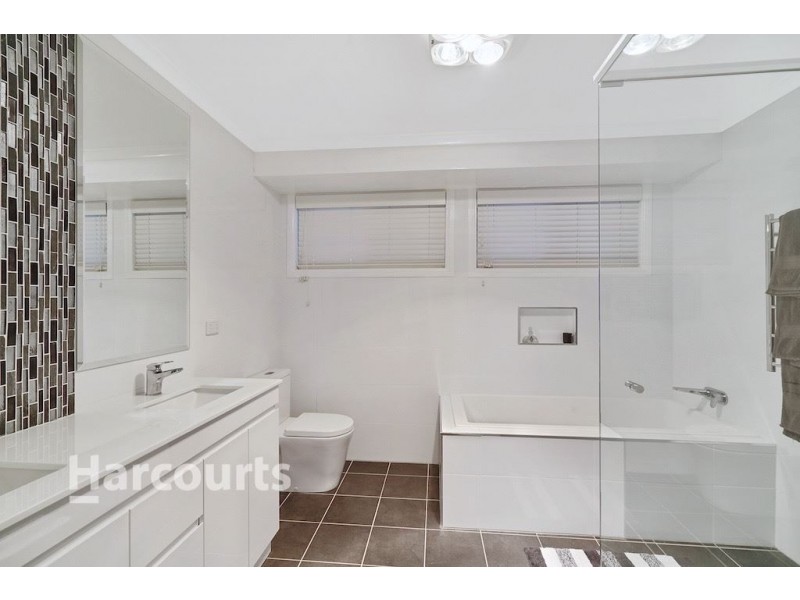 6 Parma Crescent, St Helens Park NSW 2560