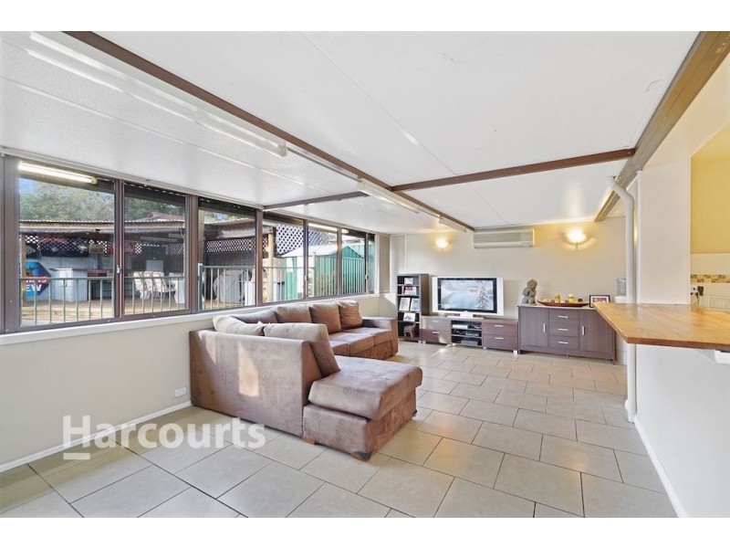 6 Parma Crescent, St Helens Park NSW 2560