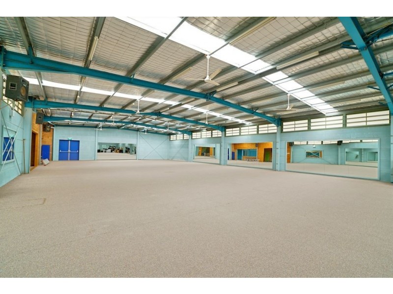 77 Jacaranda Ave, Campbelltown NSW 2560