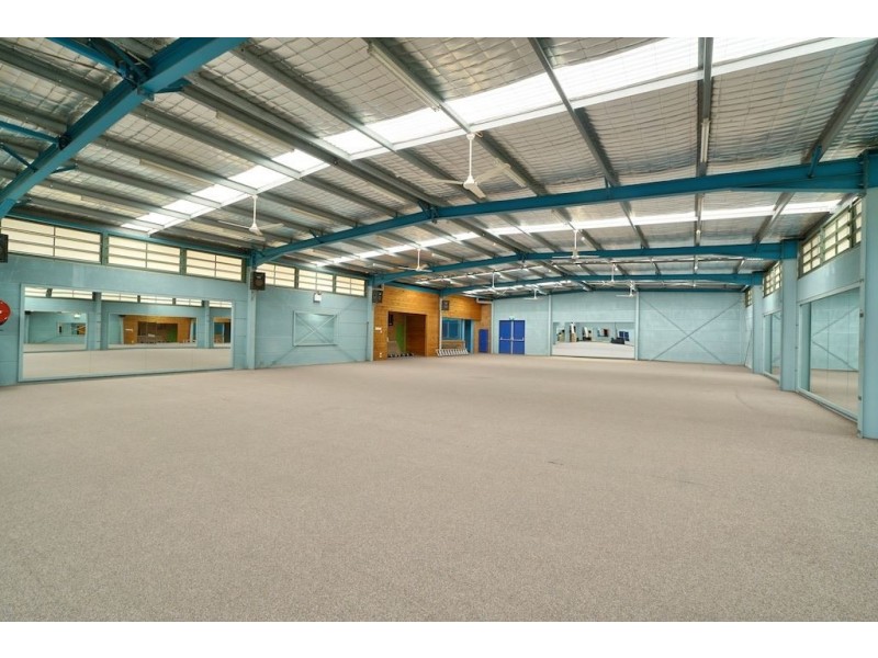 77 Jacaranda Ave, Campbelltown NSW 2560