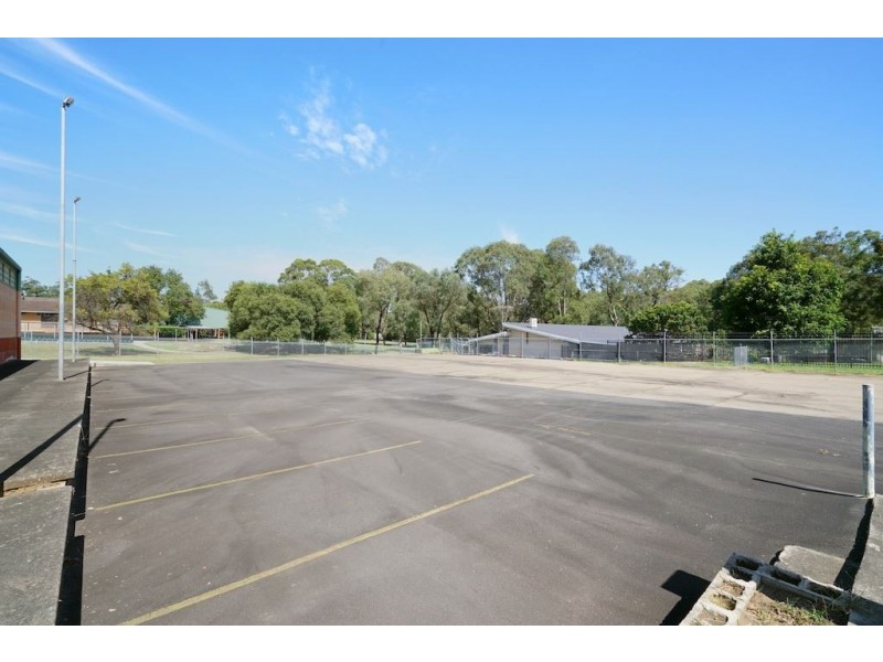 77 Jacaranda Ave, Campbelltown NSW 2560