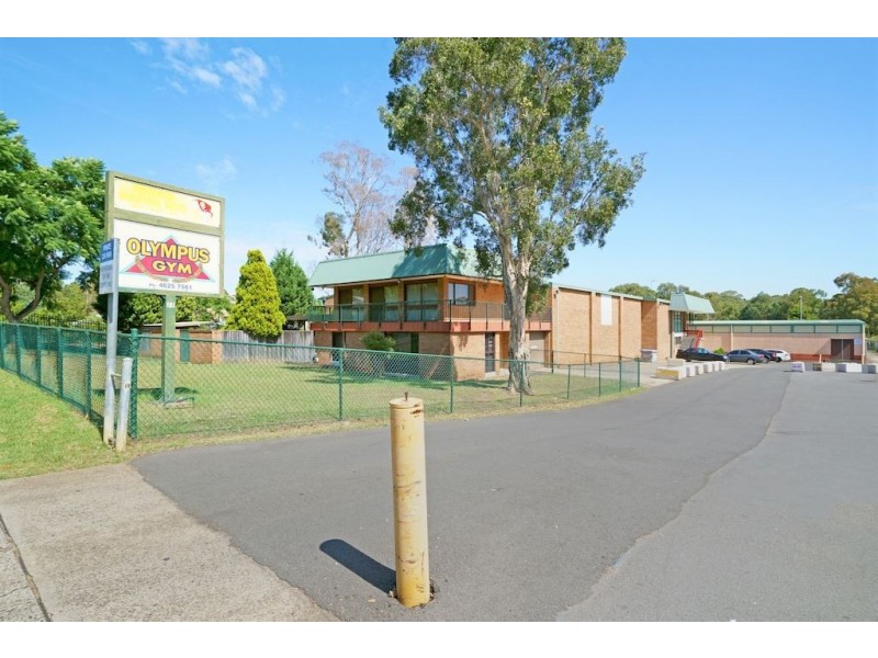 77 Jacaranda Ave, Campbelltown NSW 2560