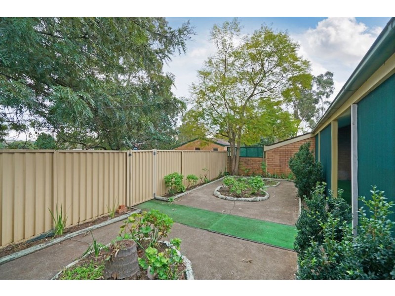 4/42 Woodhouse Drive, Ambarvale NSW 2560