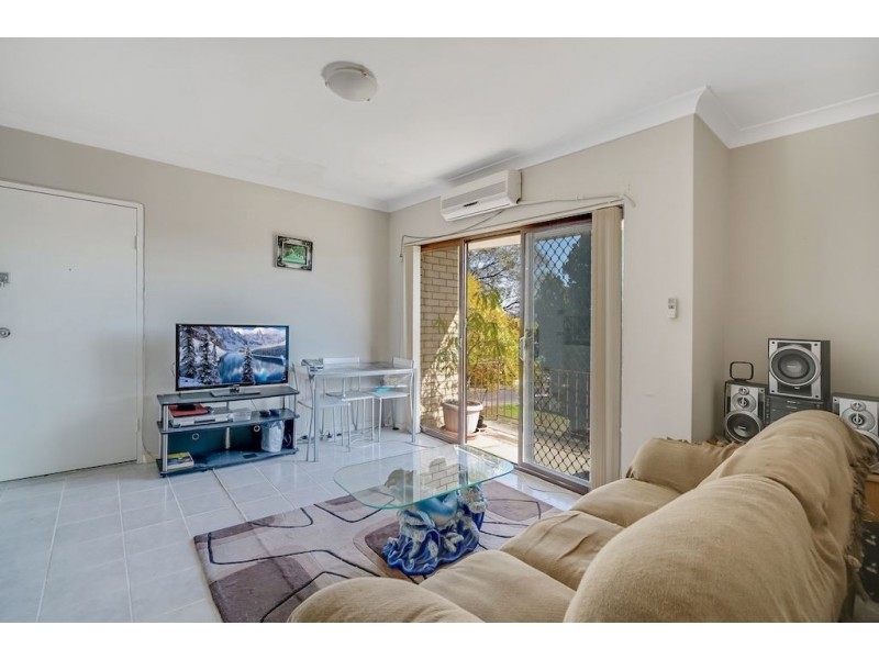 4/18 Sturt Street, Campbelltown NSW 2560