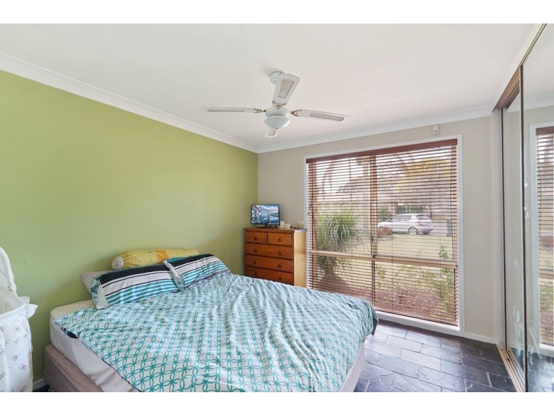 24 Mackillop Crescent, St Helens Park NSW 2560