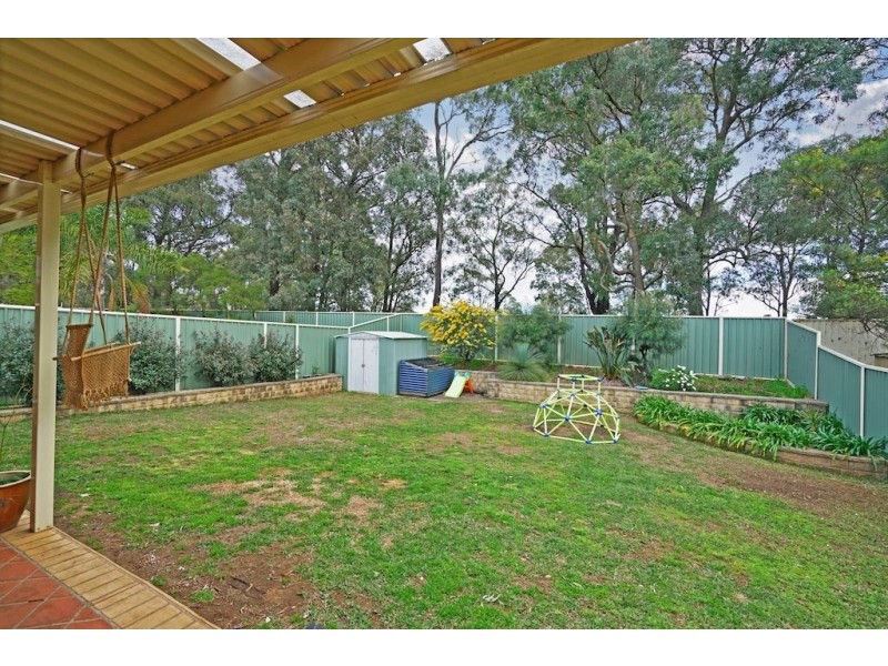 24 Mackillop Crescent, St Helens Park NSW 2560