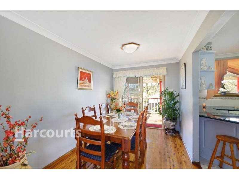 8 Amur Place, Kearns NSW 2558