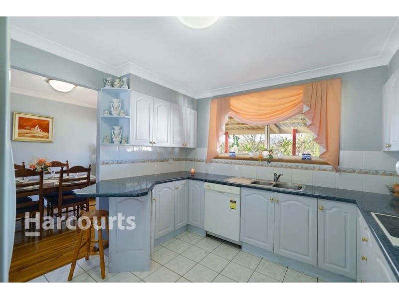 8 Amur Place, Kearns NSW 2558