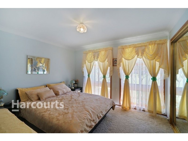 8 Amur Place, Kearns NSW 2558