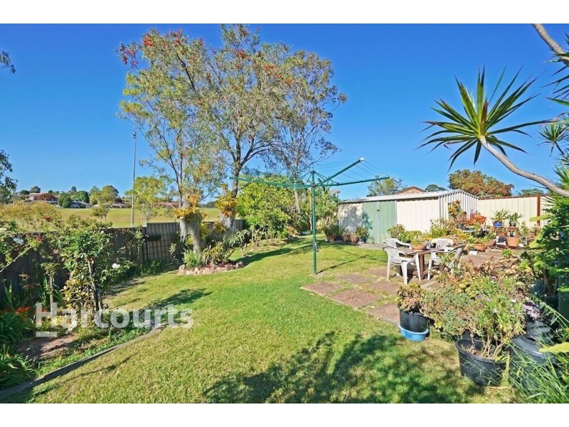 8 Amur Place, Kearns NSW 2558