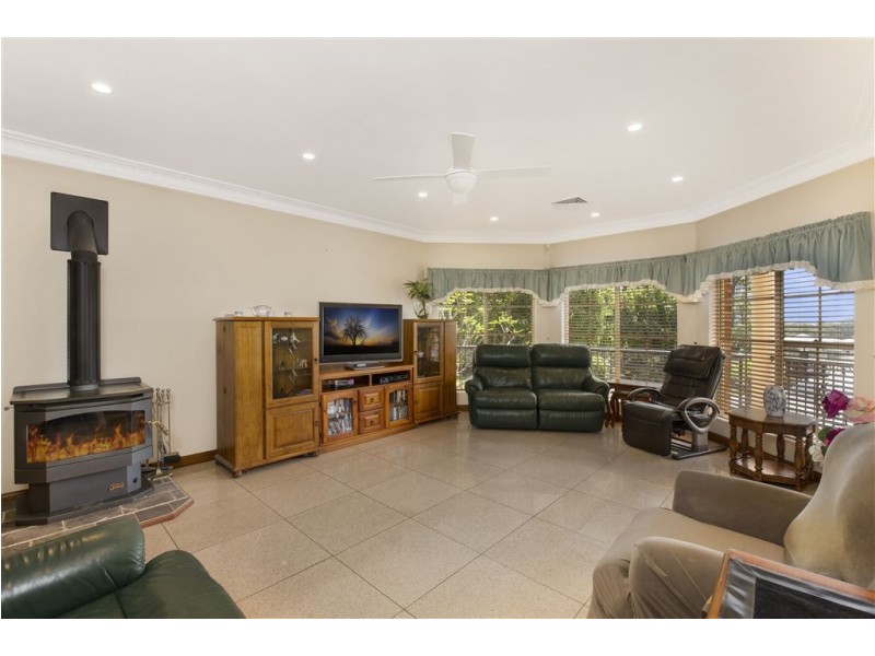 8 Zouch Road, Denham Court NSW 2565