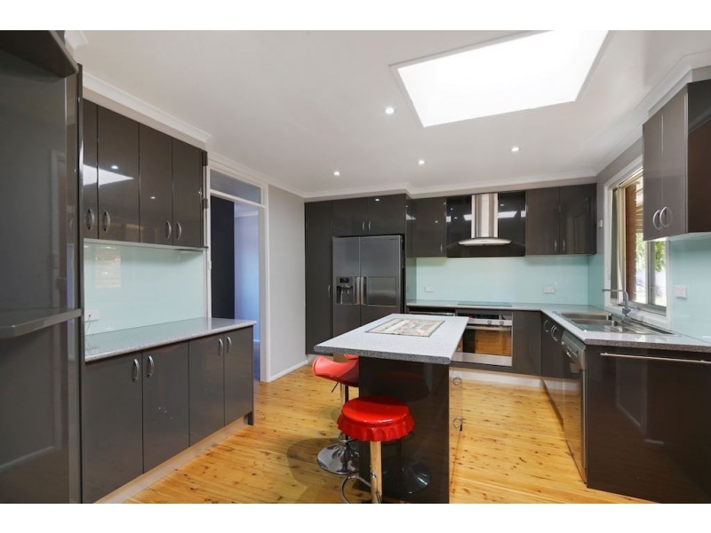 4 Oak Place, Bradbury NSW 2560