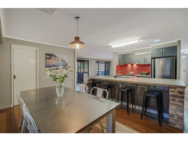 10 Trebbiano Place, Eschol Park NSW 2558