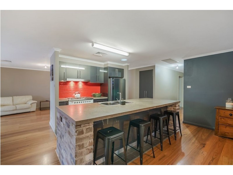10 Trebbiano Place, Eschol Park NSW 2558