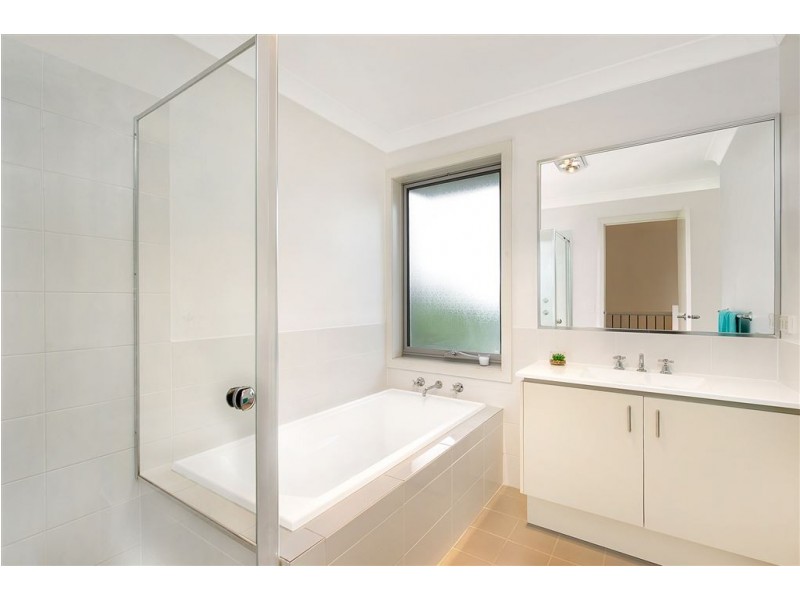 43 Hadlow Avenue, Glenfield NSW 2167