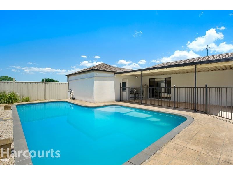 16 Englorie Park Drive, Glen Alpine NSW 2560