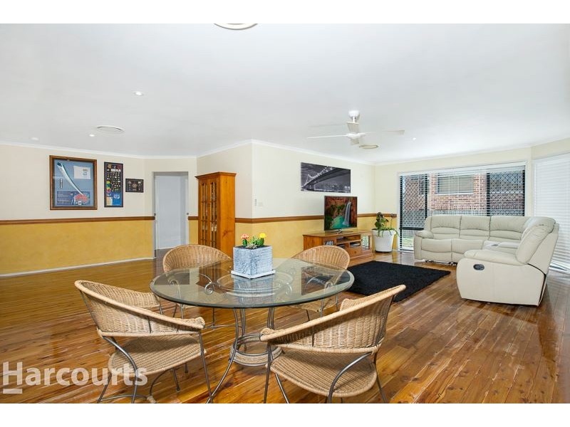 16 Englorie Park Drive, Glen Alpine NSW 2560