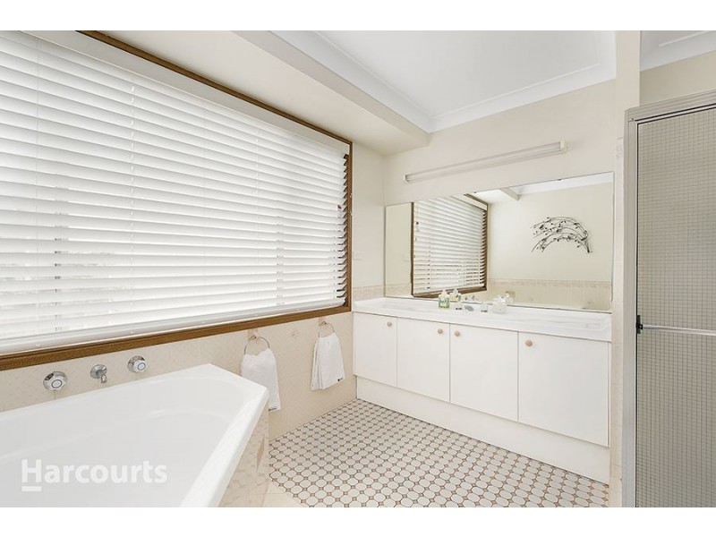 32 Abington Crescent, Glen Alpine NSW 2560