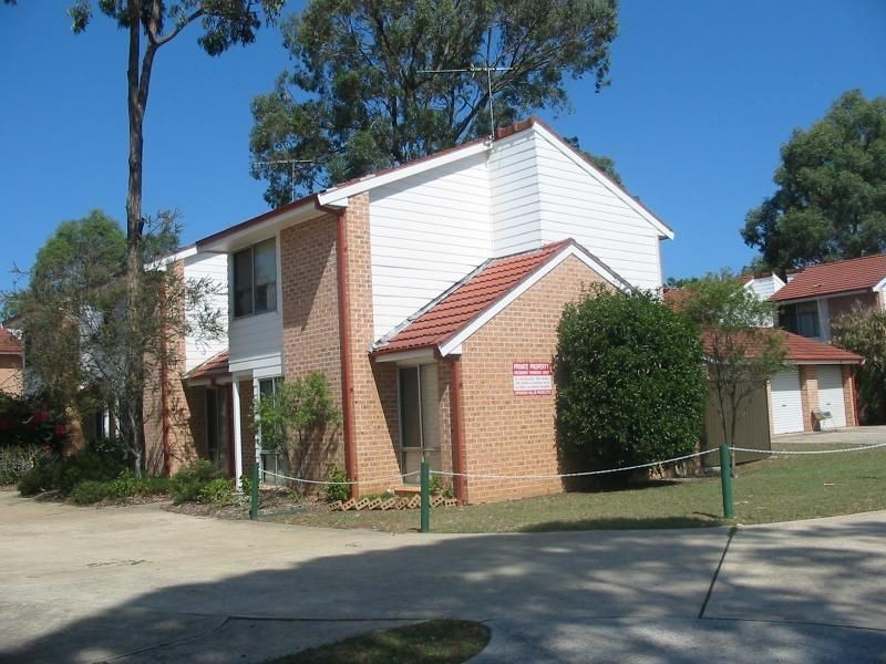 9/11 Mundarda Pl, St Helens Park NSW 2560