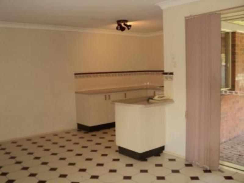 1 LYSANDER AVE, Rosemeadow NSW 2560