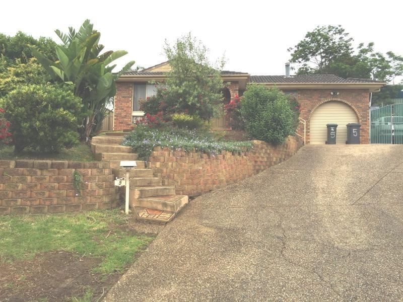 5 Lena Place, Kearns NSW 2558