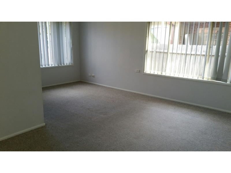 7 GUNN PLACE, St Helens Park NSW 2560