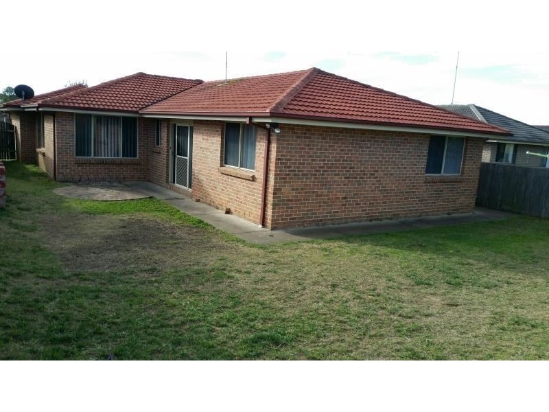 7 GUNN PLACE, St Helens Park NSW 2560