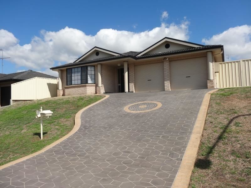 47 Crommelin Crescent, St Helens Park NSW 2560