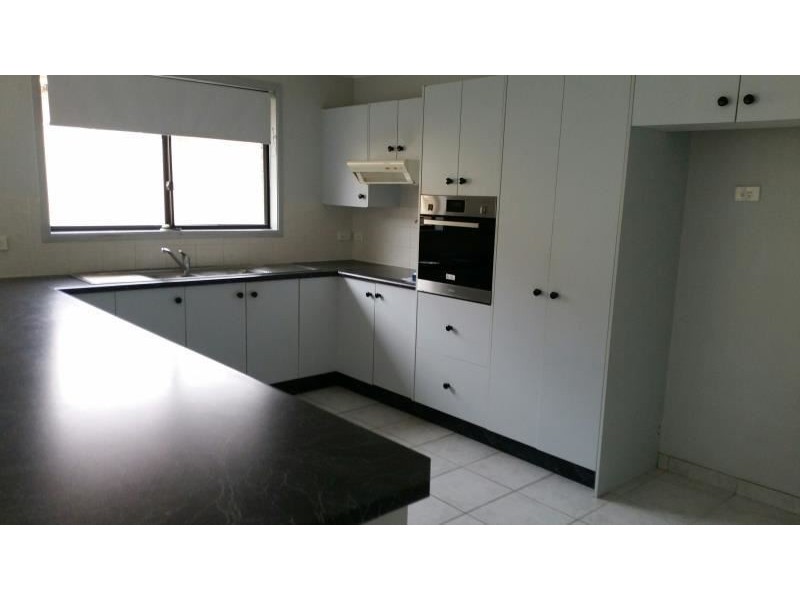 47 Crommelin Crescent, St Helens Park NSW 2560