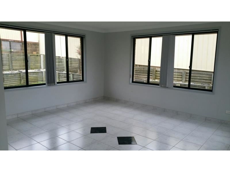 47 Crommelin Crescent, St Helens Park NSW 2560