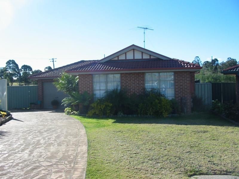 43 Robson Crescent, St Helens Park NSW 2560