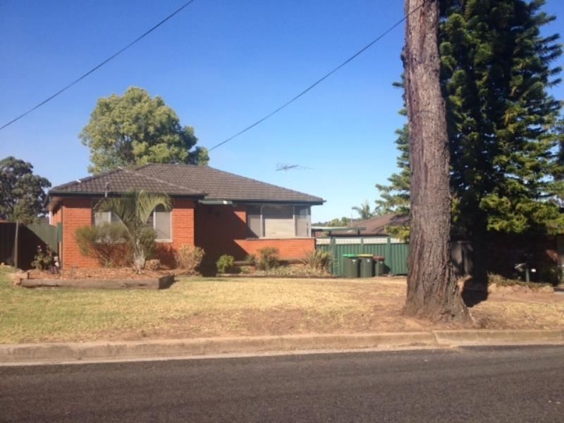 8 RICHMOND CRESCENT, Campbelltown NSW 2560