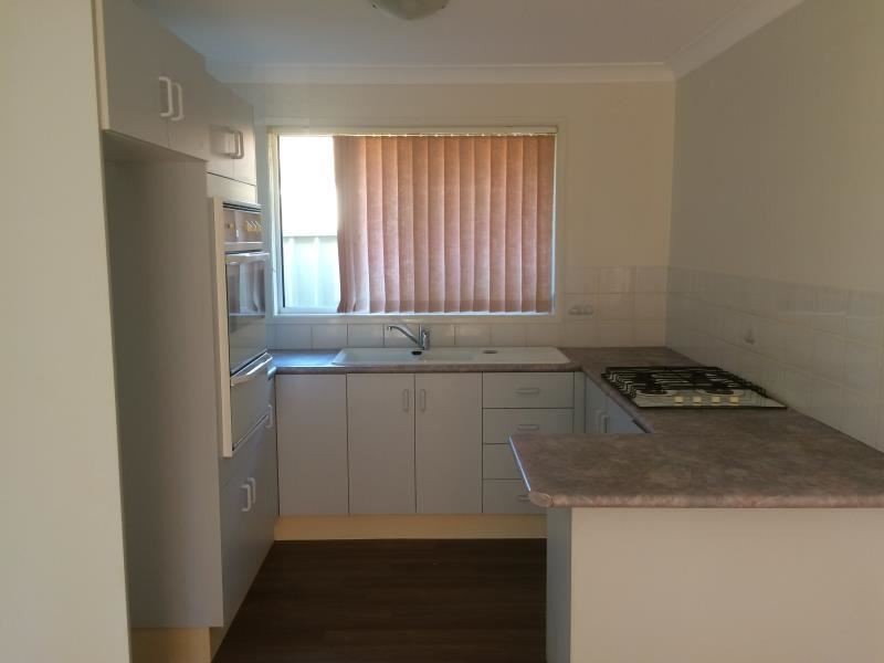 11 Boongarry Street, St Helens Park NSW 2560