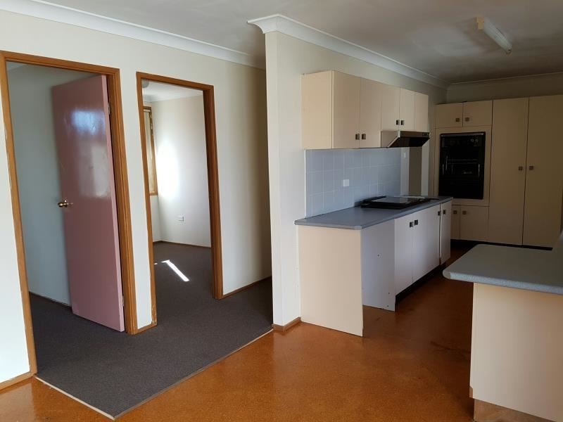1 Edmund Place, Rosemeadow NSW 2560