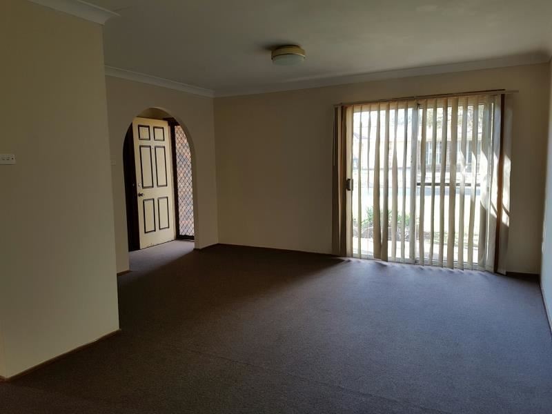 1 Edmund Place, Rosemeadow NSW 2560