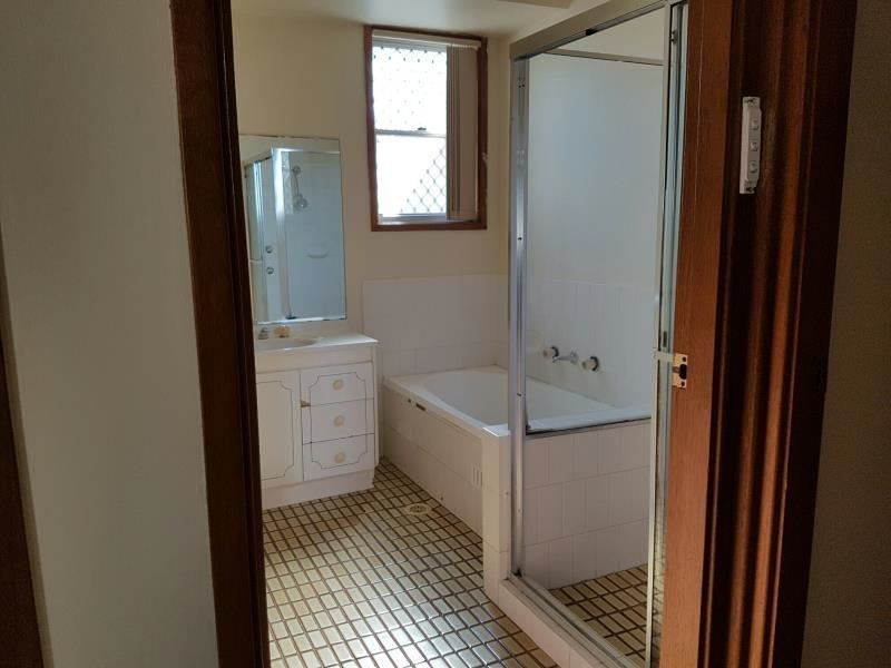 1 Edmund Place, Rosemeadow NSW 2560