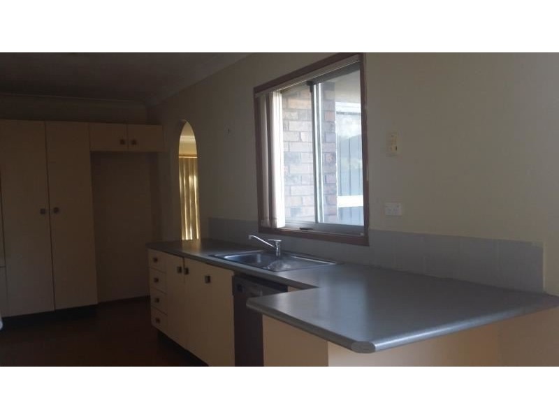 1 Edmund Place, Rosemeadow NSW 2560