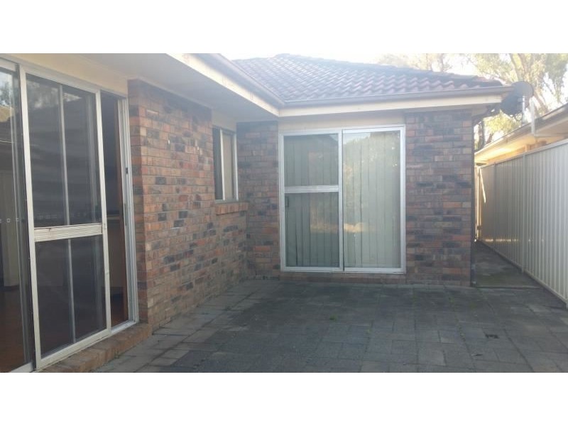 1 Edmund Place, Rosemeadow NSW 2560