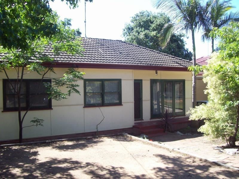 19 Scott St, Campbelltown NSW 2560