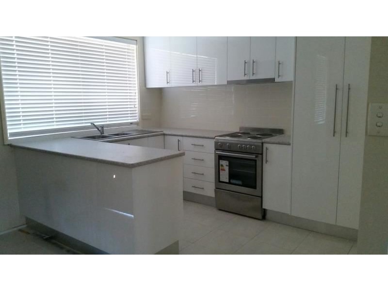 2/24 Hunter Street, Campbelltown NSW 2560