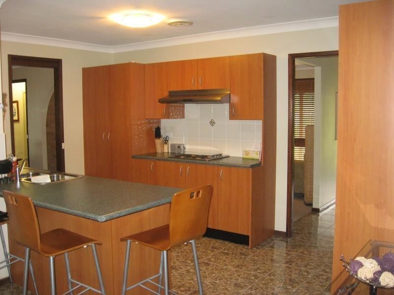 40 Lorenzo Cres, Rosemeadow NSW 2560