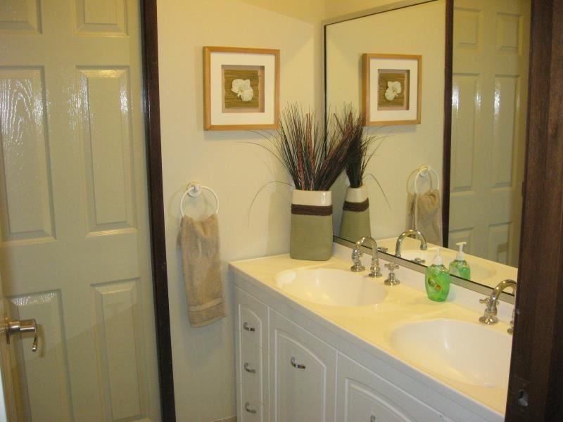 40 Lorenzo Cres, Rosemeadow NSW 2560