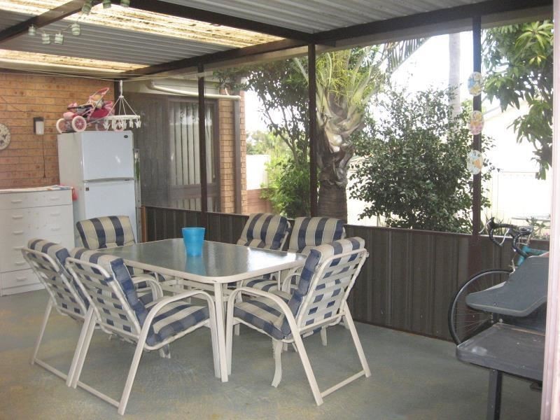 40 Lorenzo Cres, Rosemeadow NSW 2560