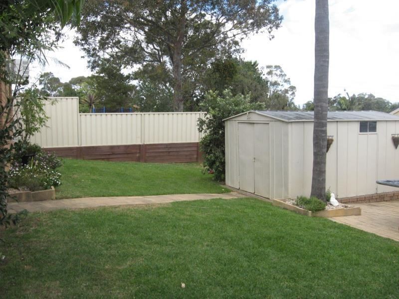 40 Lorenzo Cres, Rosemeadow NSW 2560