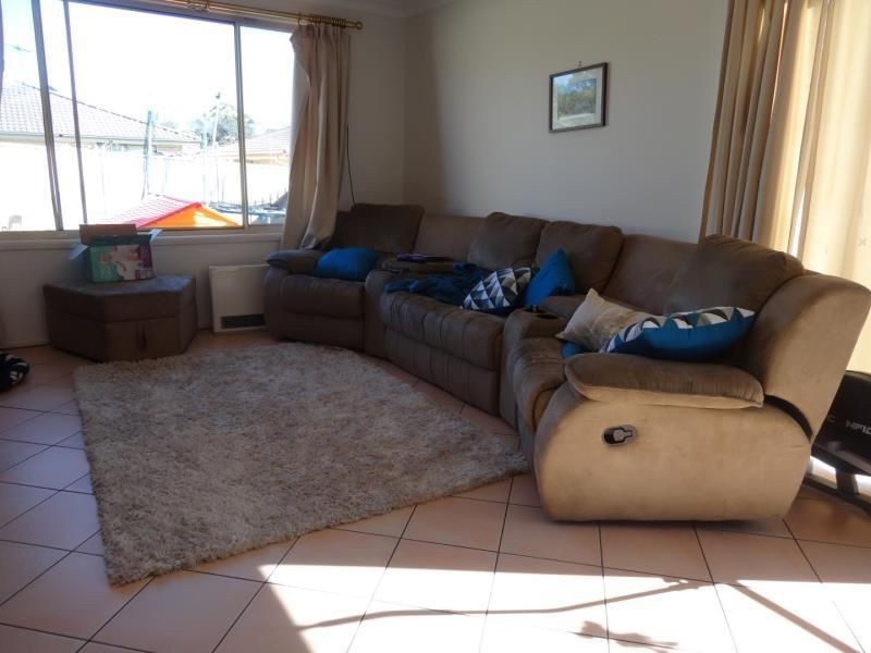 25 GALLOWAY CRESCENT, St Andrews NSW 2566